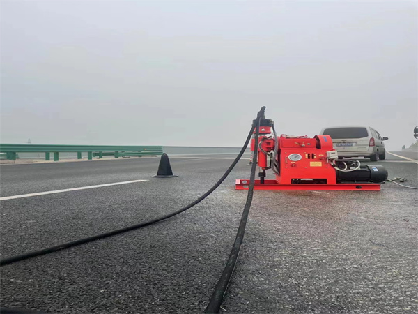 峨眉山马路路基路面开裂下沉注浆加固灌浆